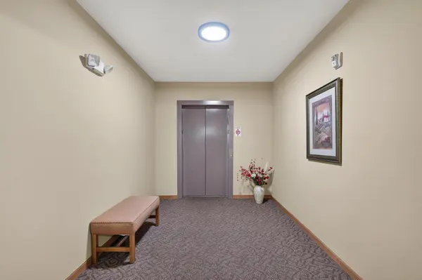 8200 W 33rd ST #323, Saint Louis Park, MN 55426