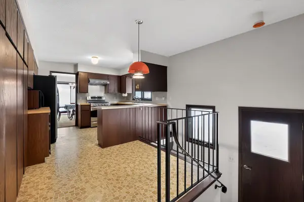8730 Summit DR, Eden Prairie, MN 55347