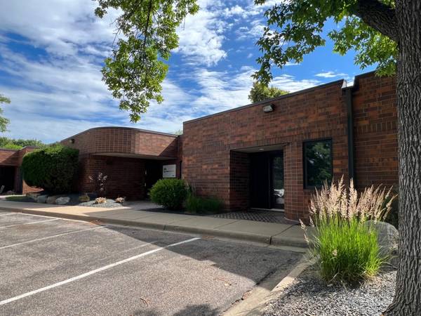 4976,4978 and 4980 Lincoln DR, Edina, MN 55436
