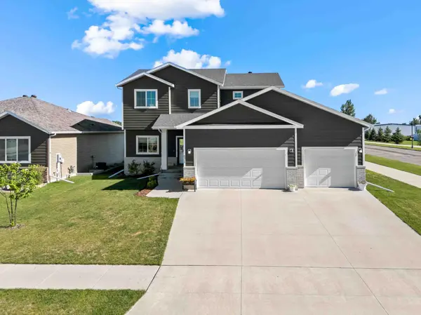 6313 54th AVE S, Fargo, ND 58104