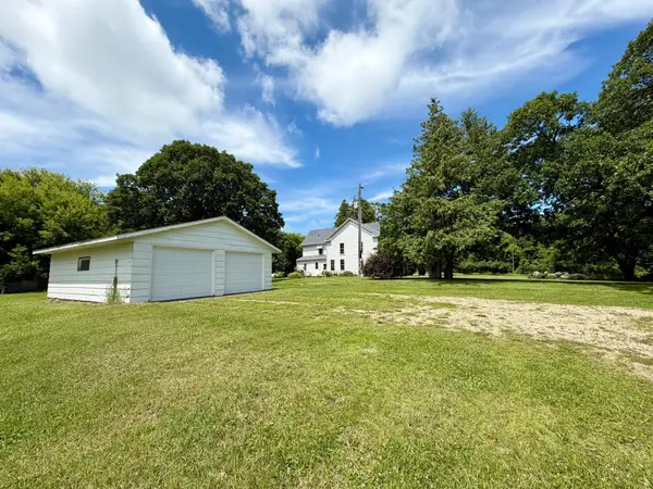 6565 165th AVE NW, New London, MN 56273