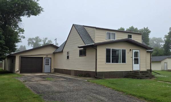 1104 Foster AVE NE, Cooperstown, ND 58425