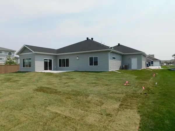 4203 Pine Pkwy S, Fargo, ND 58104
