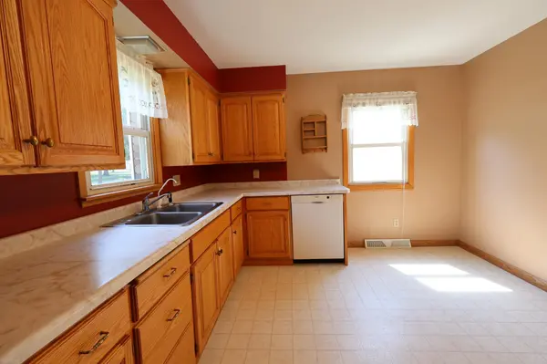 18 S Oregon AVE, Morris, MN 56267
