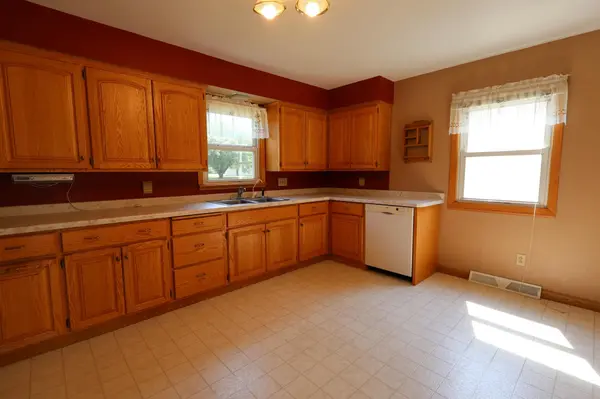 18 S Oregon AVE, Morris, MN 56267