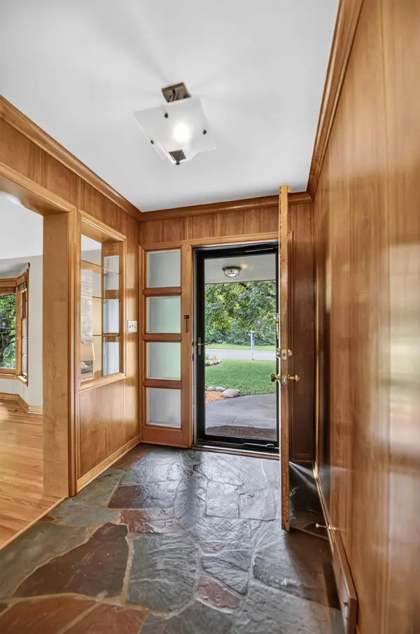 5004 Yvonne TER, Edina, MN 55436