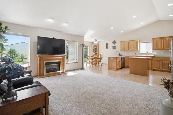 610 3rd ST E, Horace, ND 58047