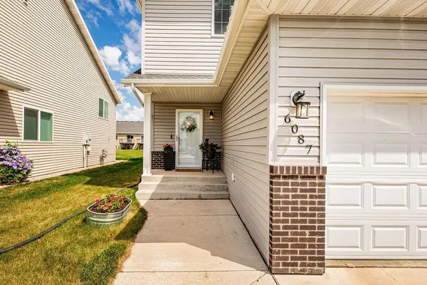 6087 56th AVE S, Fargo, ND 58104