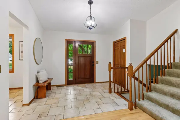 14810 Lloyds DR, Minnetonka, MN 55345