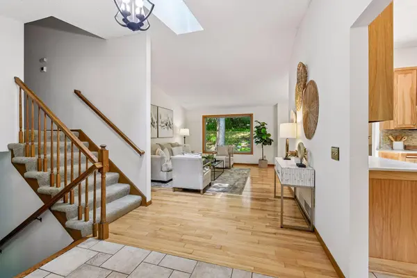 14810 Lloyds DR, Minnetonka, MN 55345