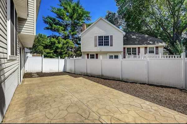 8778 Hawthorne DR, Eden Prairie, MN 55347