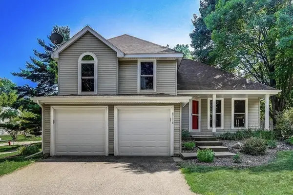 8778 Hawthorne DR, Eden Prairie, MN 55347