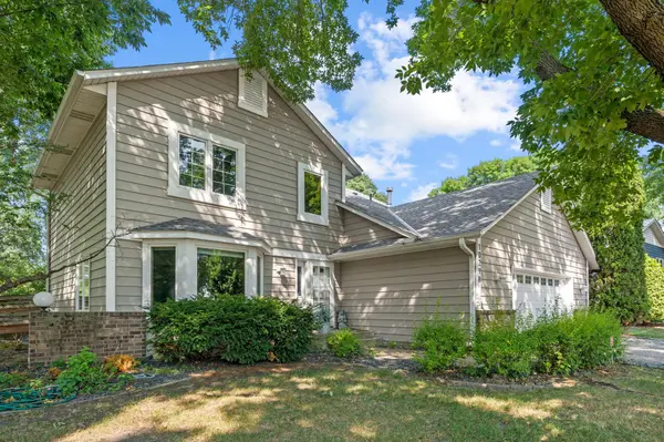 10298 Mooer LN, Eden Prairie, MN 55347