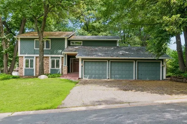 8440 Bayridge LN, Bloomington, MN 55438