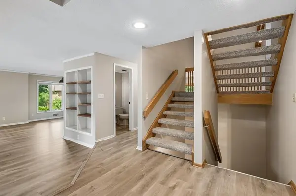 8440 Bayridge LN, Bloomington, MN 55438
