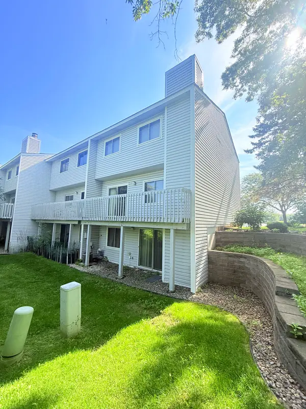 2224 Tower CT, Woodbury, MN 55125