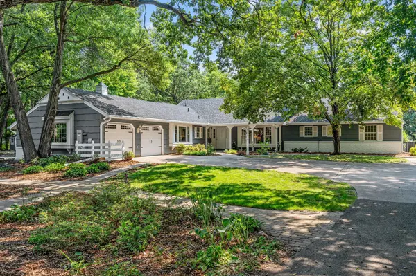 8211 River Acres RD, Cottage Grove, MN 55016
