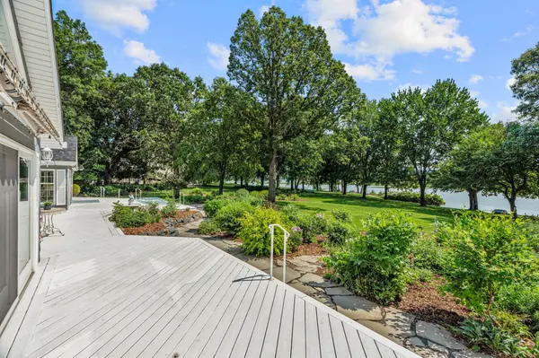 8211 River Acres RD, Cottage Grove, MN 55016