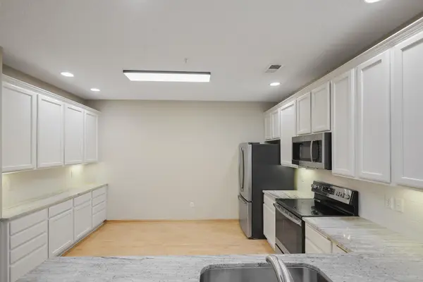 8014 Golden Valley RD, Golden Valley, MN 55427