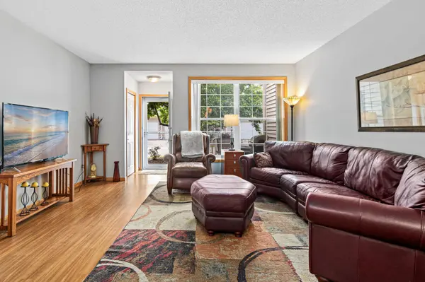 1947 Bluestem LN, Shoreview, MN 55126