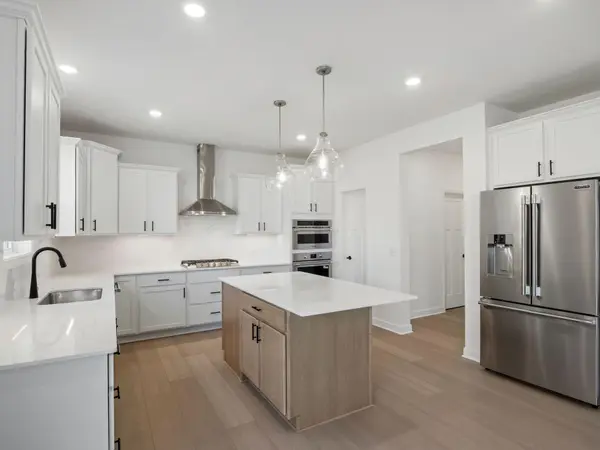 8656 Periwinkle BLVD, Woodbury, MN 55129