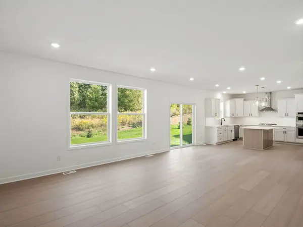 8656 Periwinkle BLVD, Woodbury, MN 55129