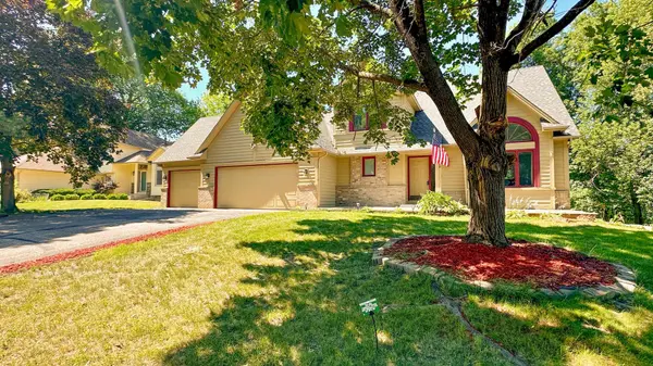 5440 Riverwood LN, Savage, MN 55378