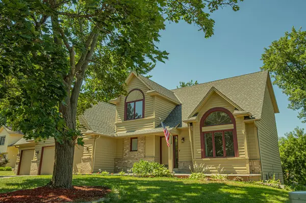 5440 Riverwood LN, Savage, MN 55378