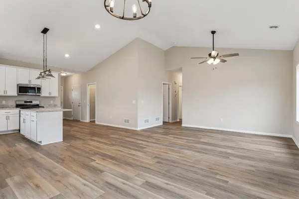 4905 Evergreen DR N, Hugo, MN 55038