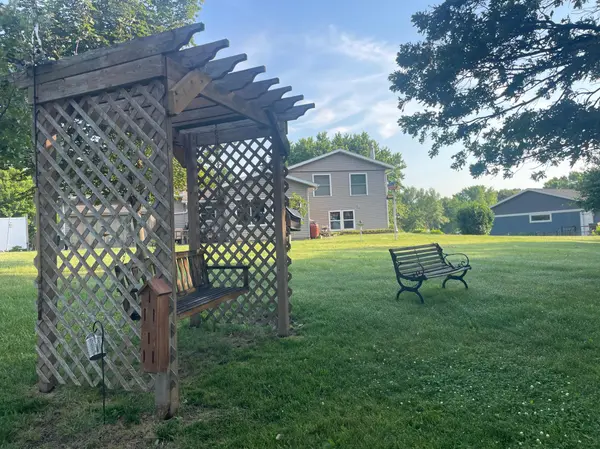 3925 8th ST NE, Willmar, MN 56201