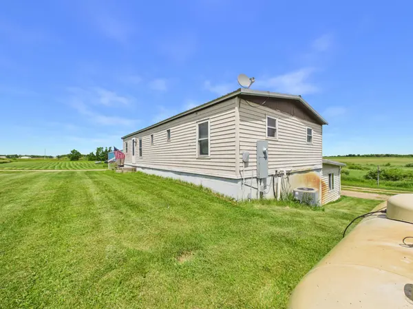 1428 Dove RD, Holdingford, MN 56340