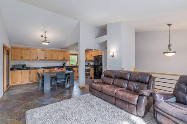 2840 Mayflower AVE, Minnetonka, MN 55305