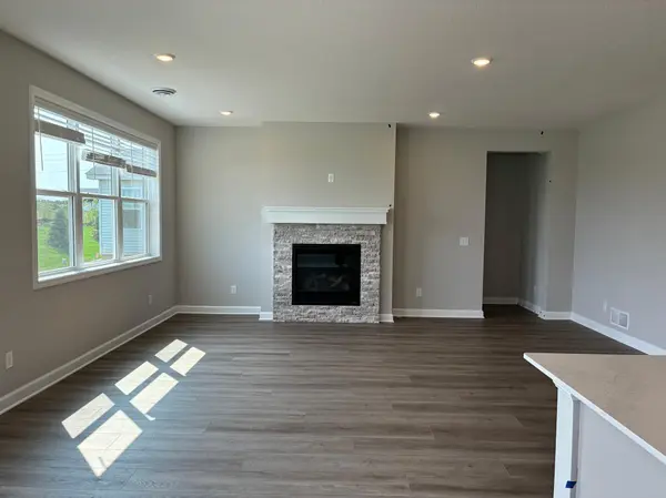 5202 Long Pointe Bay, Woodbury, MN 55129