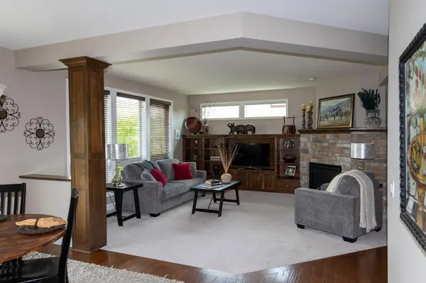 1364 Ridge LN, Shakopee, MN 55379