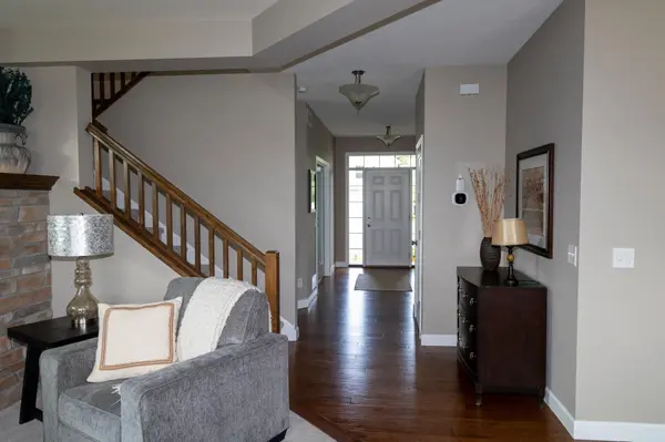 1364 Ridge LN, Shakopee, MN 55379