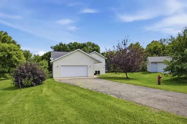301 Lakeview DR, Lake Park, MN 56554