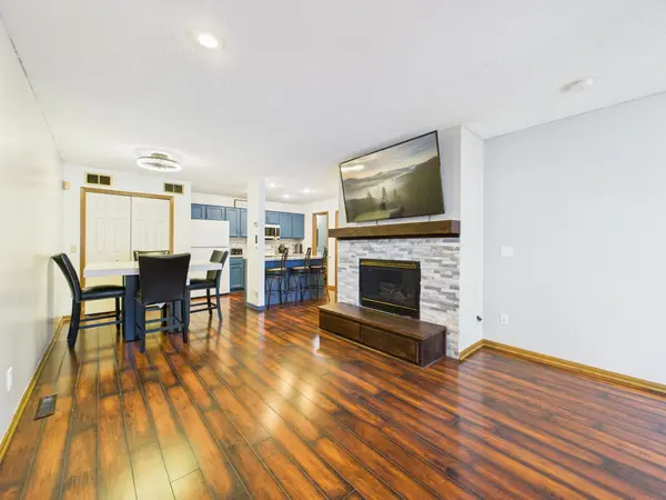1853 Riverwood DR #4, Burnsville, MN 55337