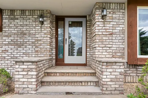 6 Lacosta DR, Dellwood, MN 55110