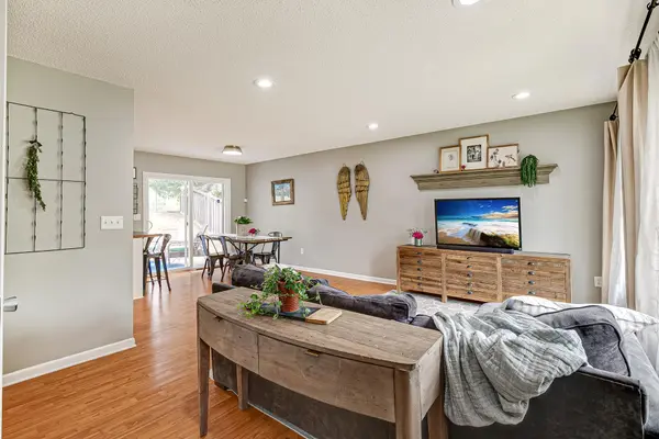 7572 Carillon PLZ W, Woodbury, MN 55125