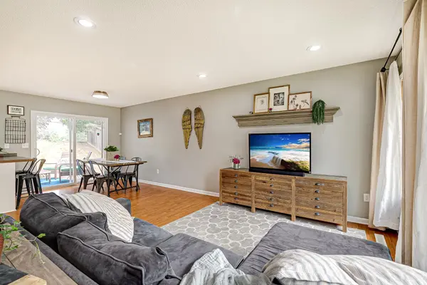 7572 Carillon PLZ W, Woodbury, MN 55125