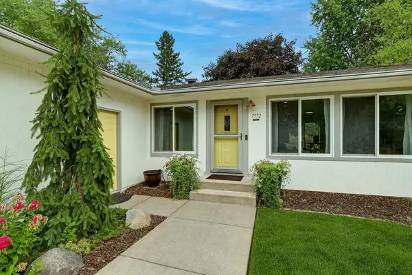 7572 Carillon PLZ W, Woodbury, MN 55125