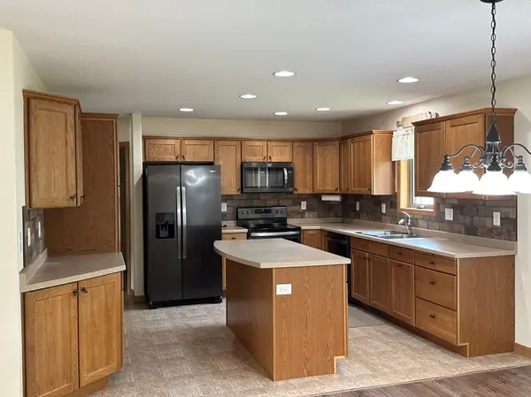 317 Oak Hills DR, Detroit Lakes, MN 56501