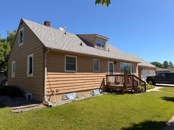 1902 8th AVE N, Moorhead, MN 56560