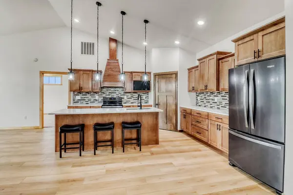 215 Emma CT, Mapleton, ND 58059