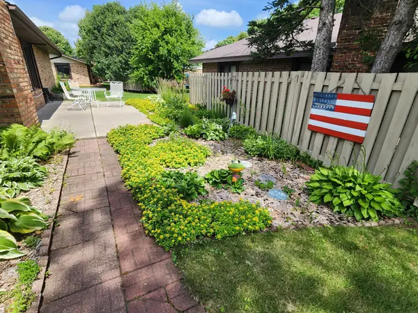 1064 Zanzibar LN N, Plymouth, MN 55447