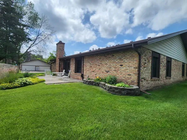 1064 Zanzibar LN N, Plymouth, MN 55447