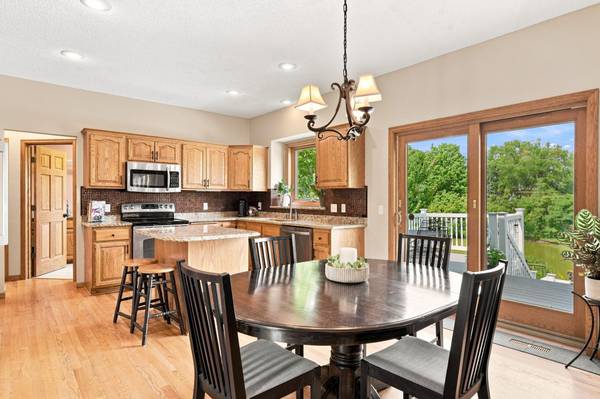 3649 Commonwealth RD, Woodbury, MN 55125
