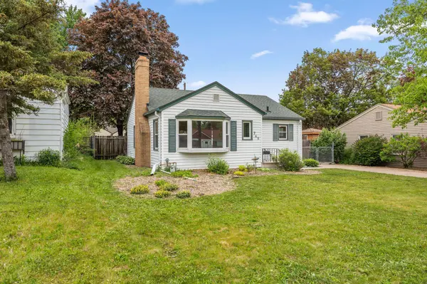 749 Cottage AVE W,  Saint Paul,  MN 55117