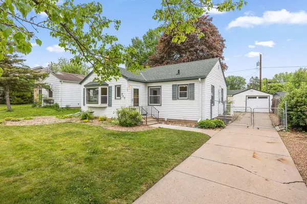 749 Cottage AVE W, Saint Paul, MN 55117