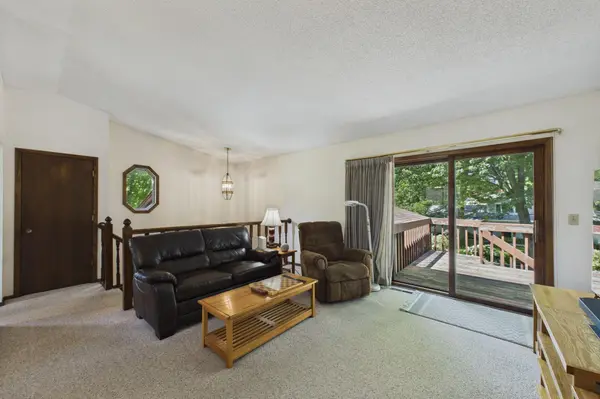 9194 Goldenrod LN N, Maple Grove, MN 55369